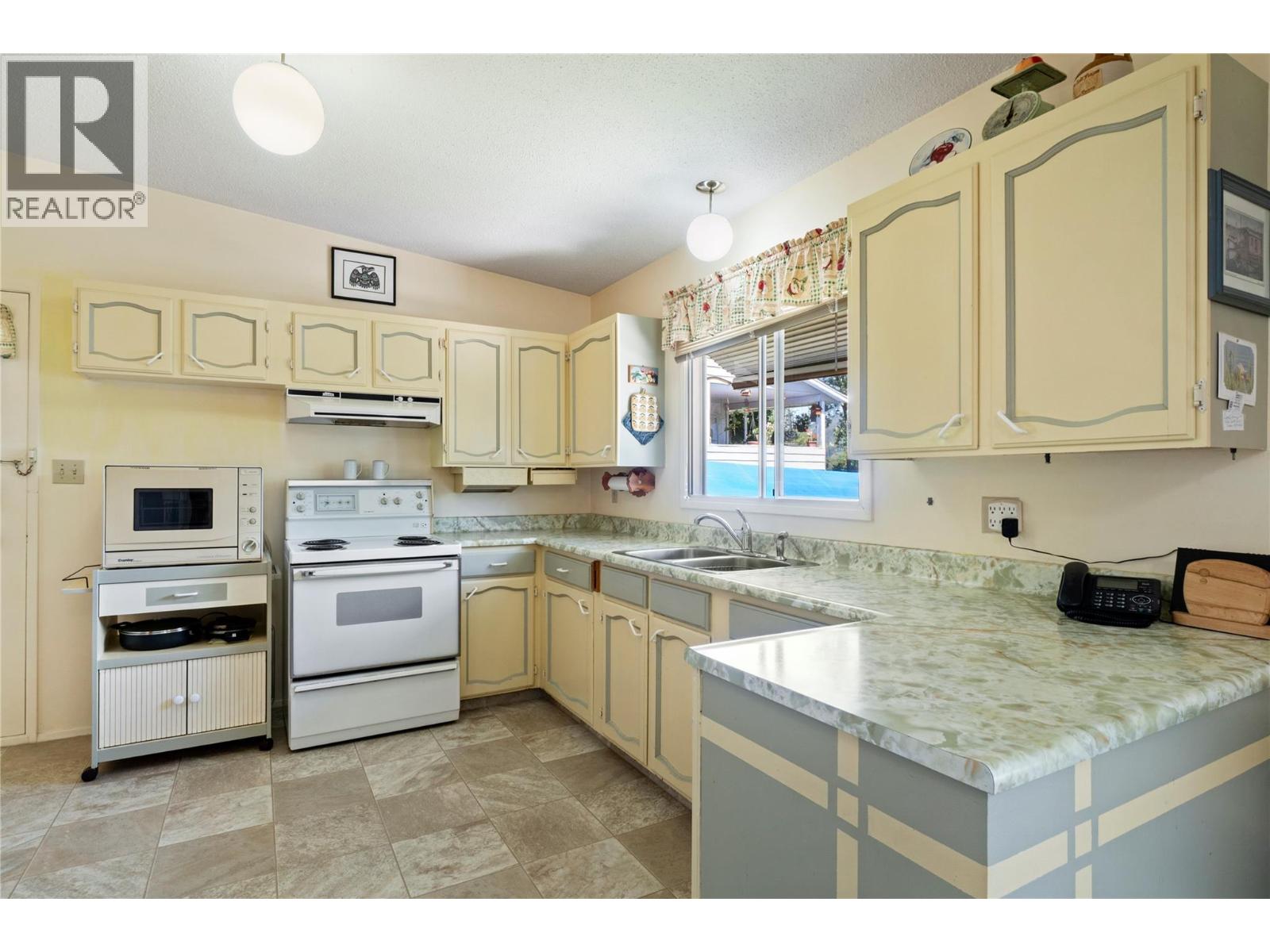  1730 36 Street Northeast, Salmon Arm