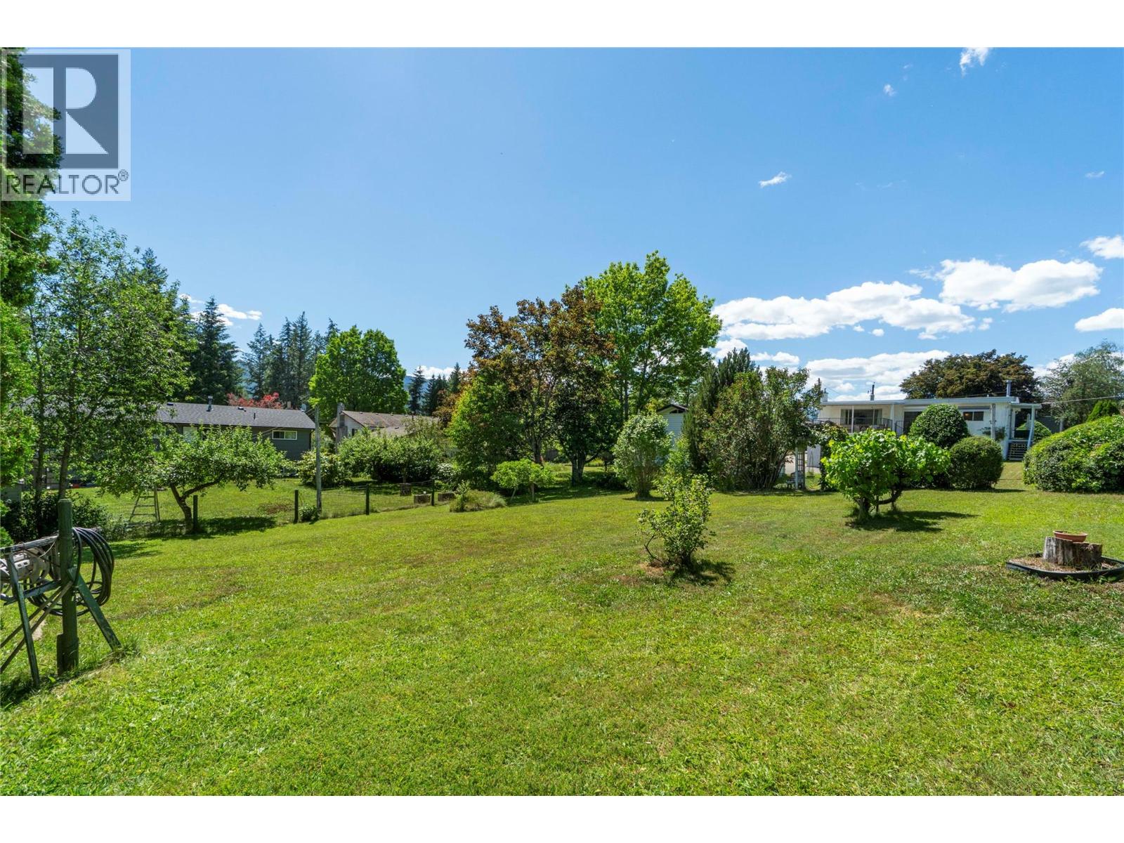  1730 36 Street Northeast, Salmon Arm