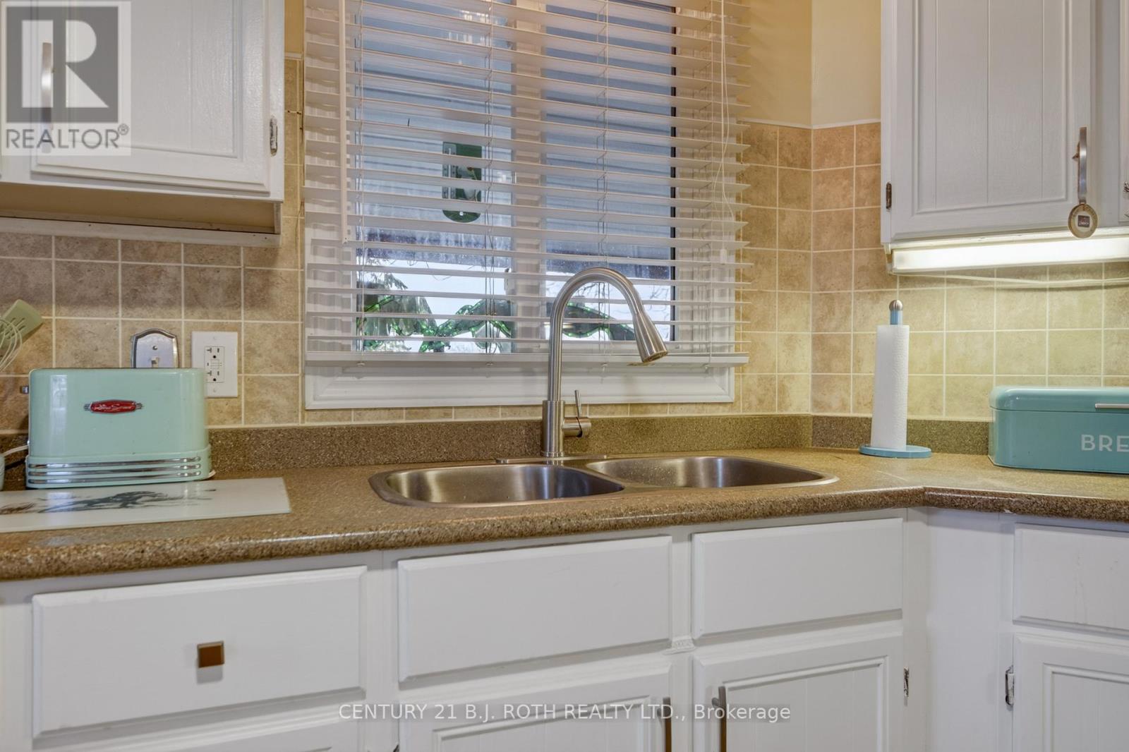 25 COMFORTS COVE COURT - 25