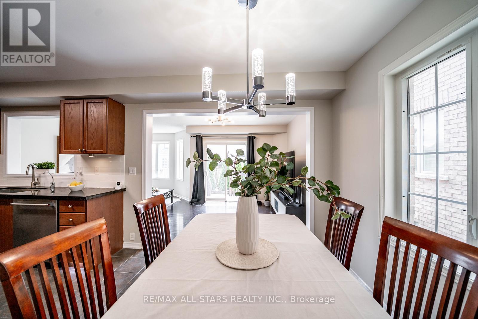 85 VERA LYNN CRESCENT - 10