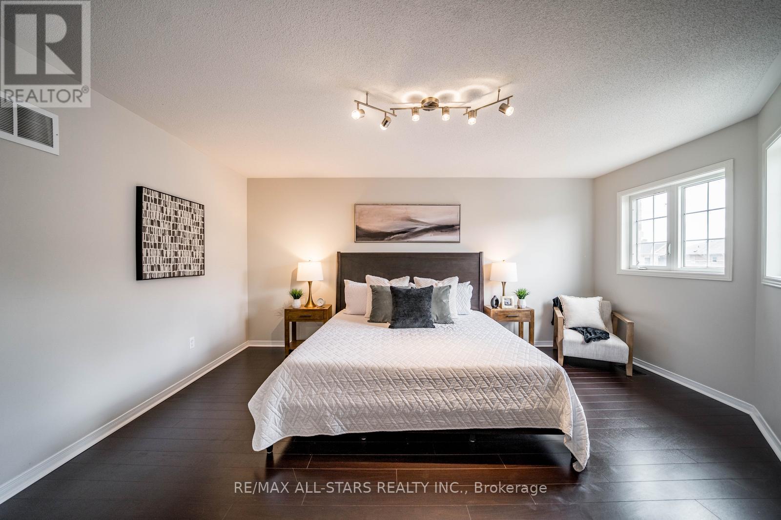 85 VERA LYNN CRESCENT - 25