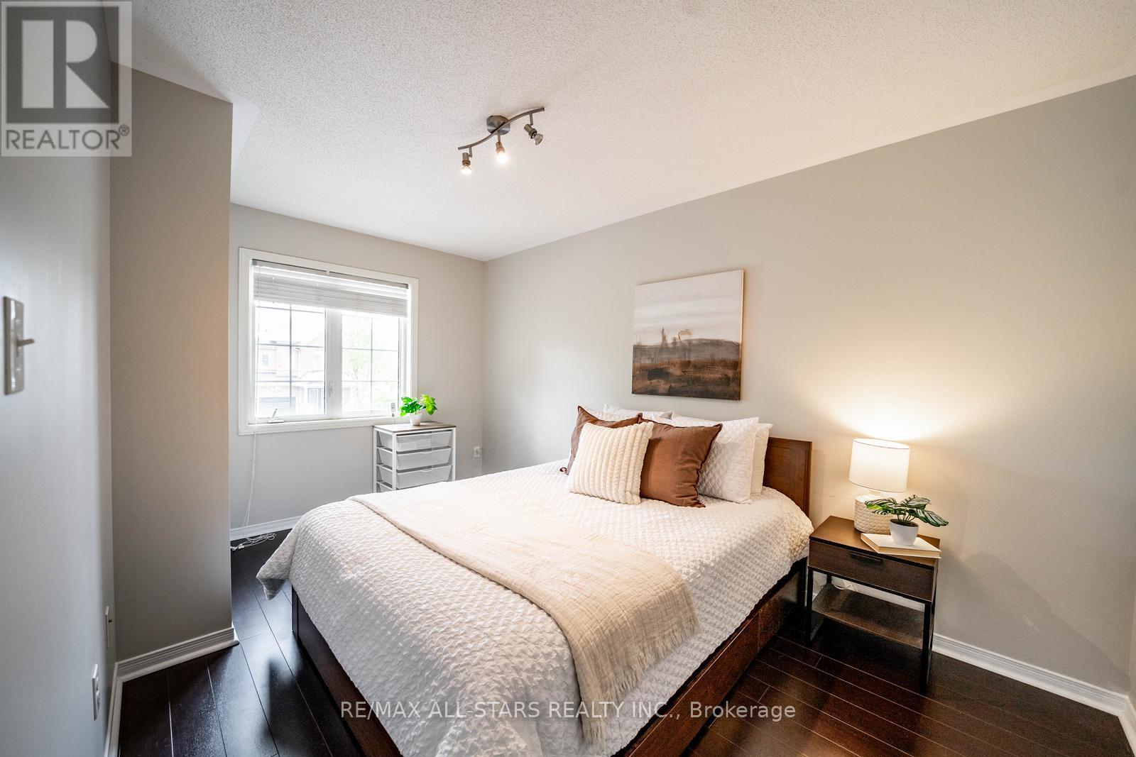 85 VERA LYNN CRESCENT - 32