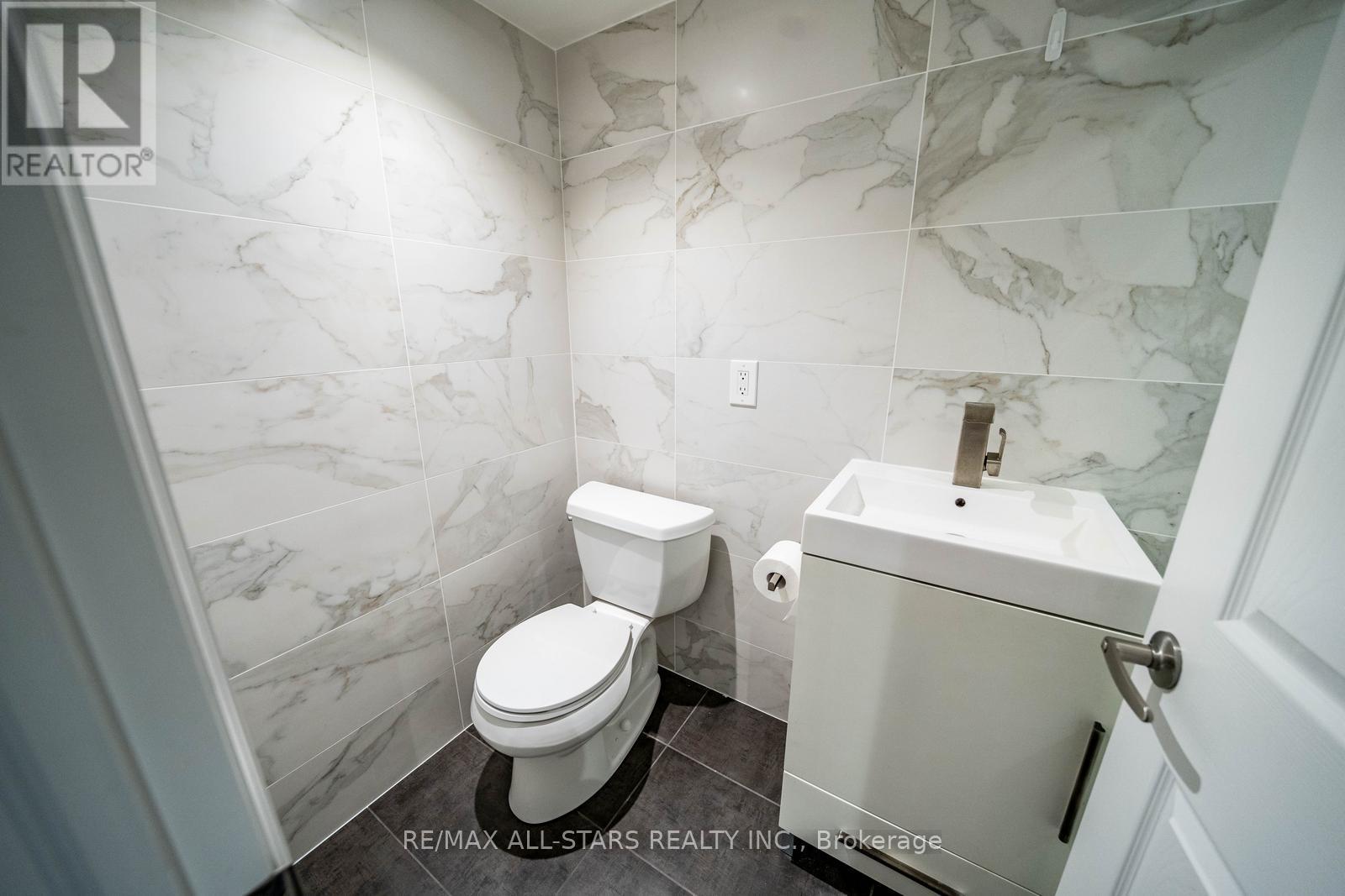85 VERA LYNN CRESCENT - 38