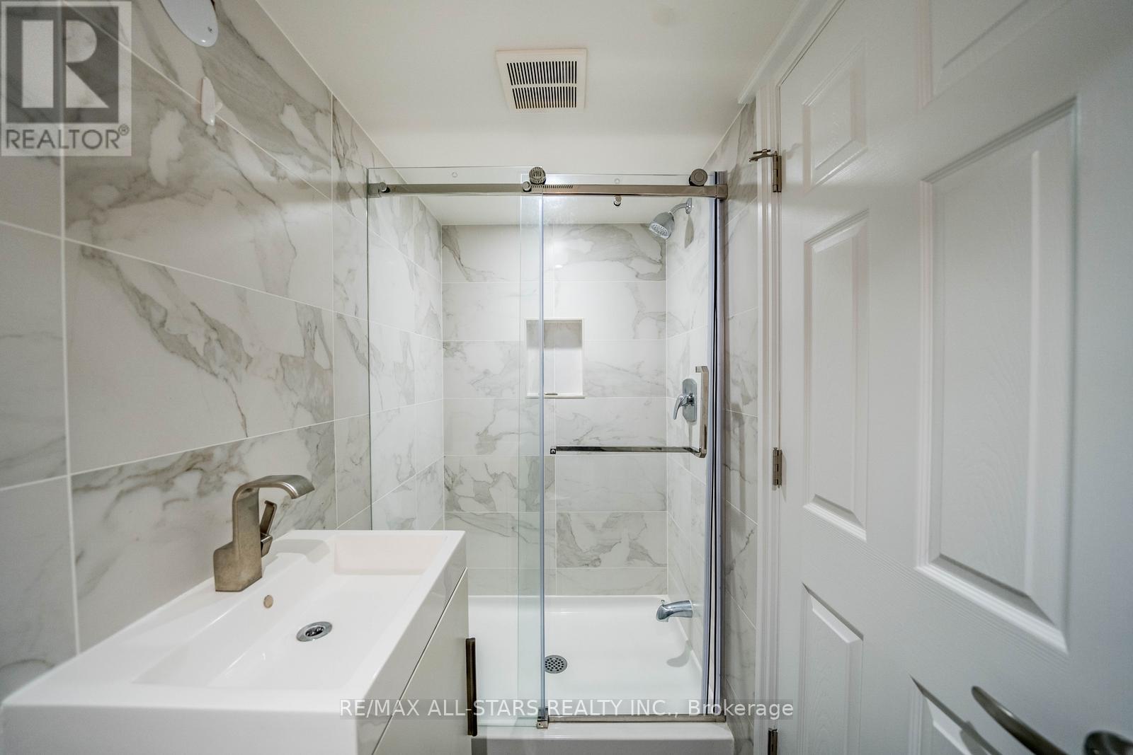 85 VERA LYNN CRESCENT - 39