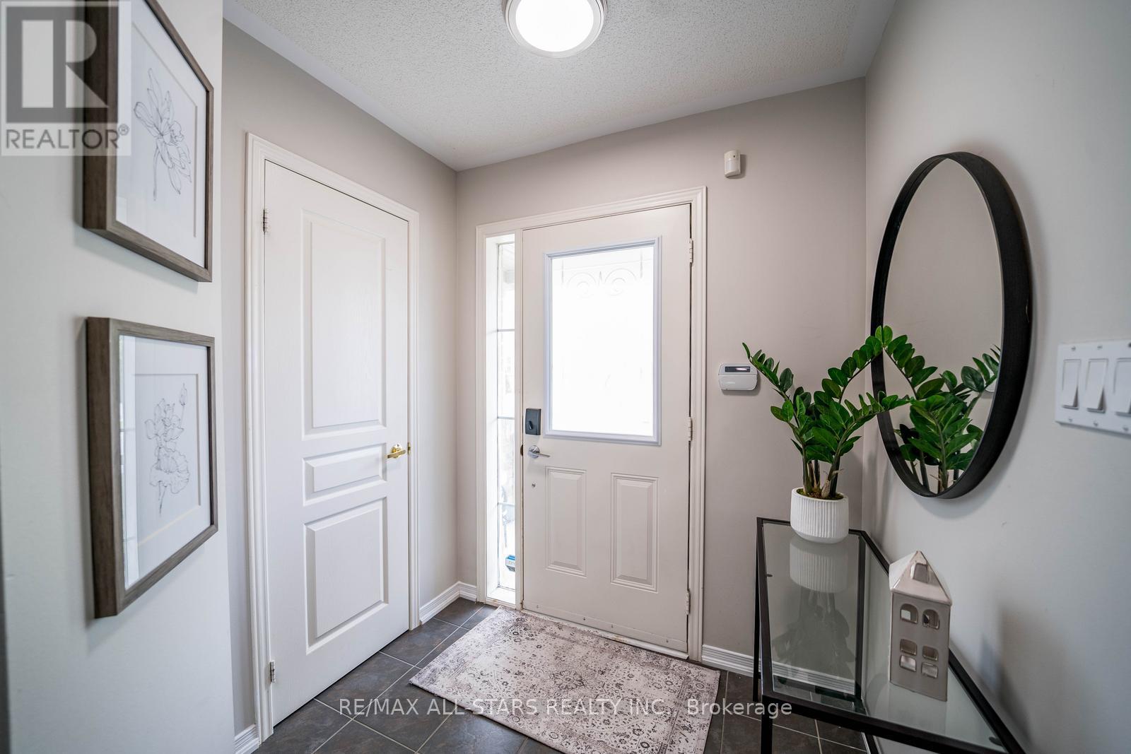 85 VERA LYNN CRESCENT - 4
