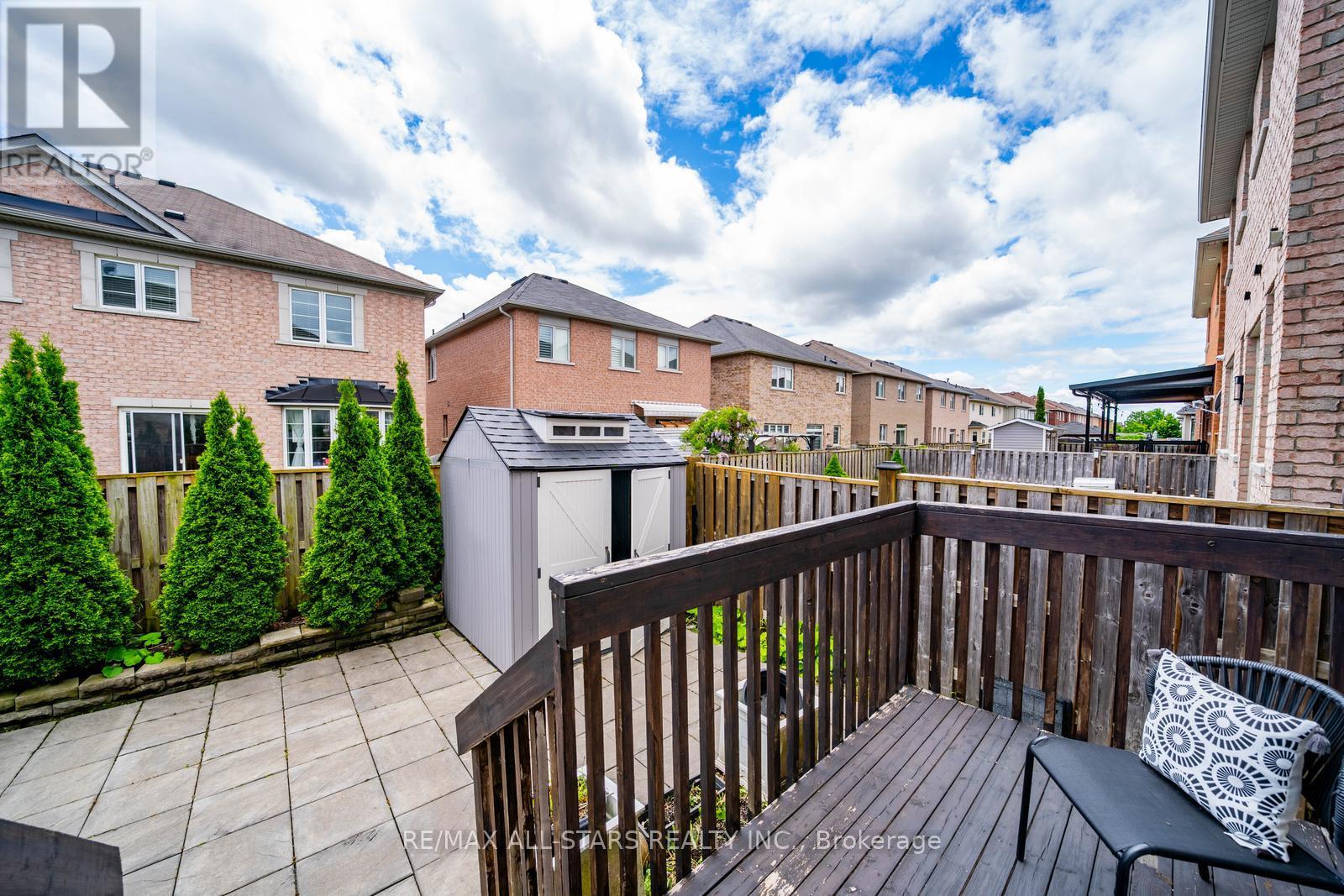 85 VERA LYNN CRESCENT - 46