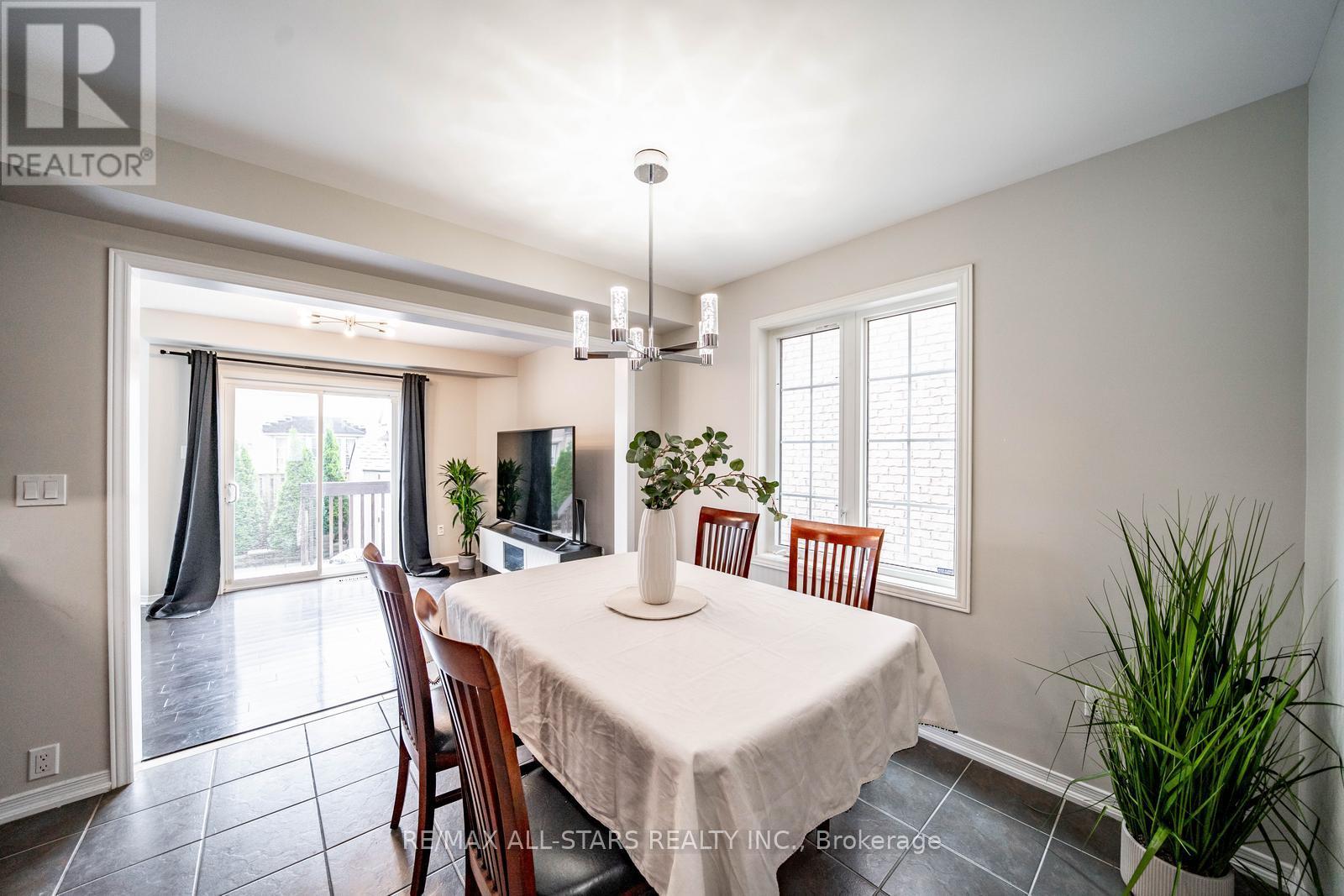 85 VERA LYNN CRESCENT - 6