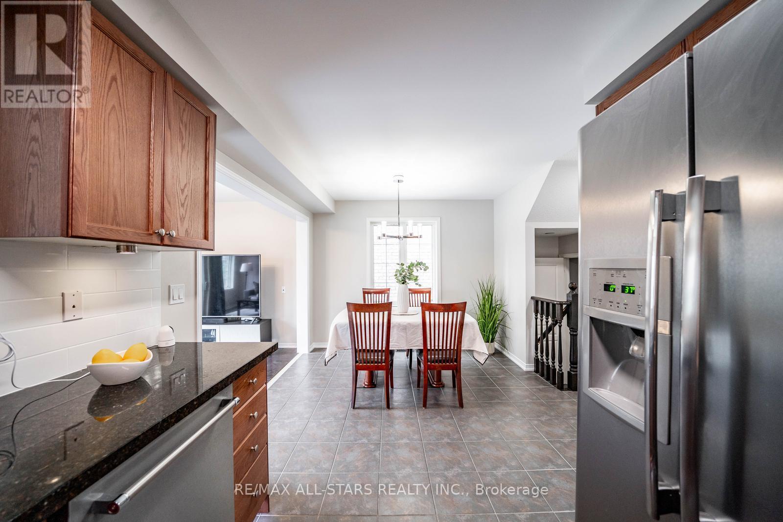 85 VERA LYNN CRESCENT - 8