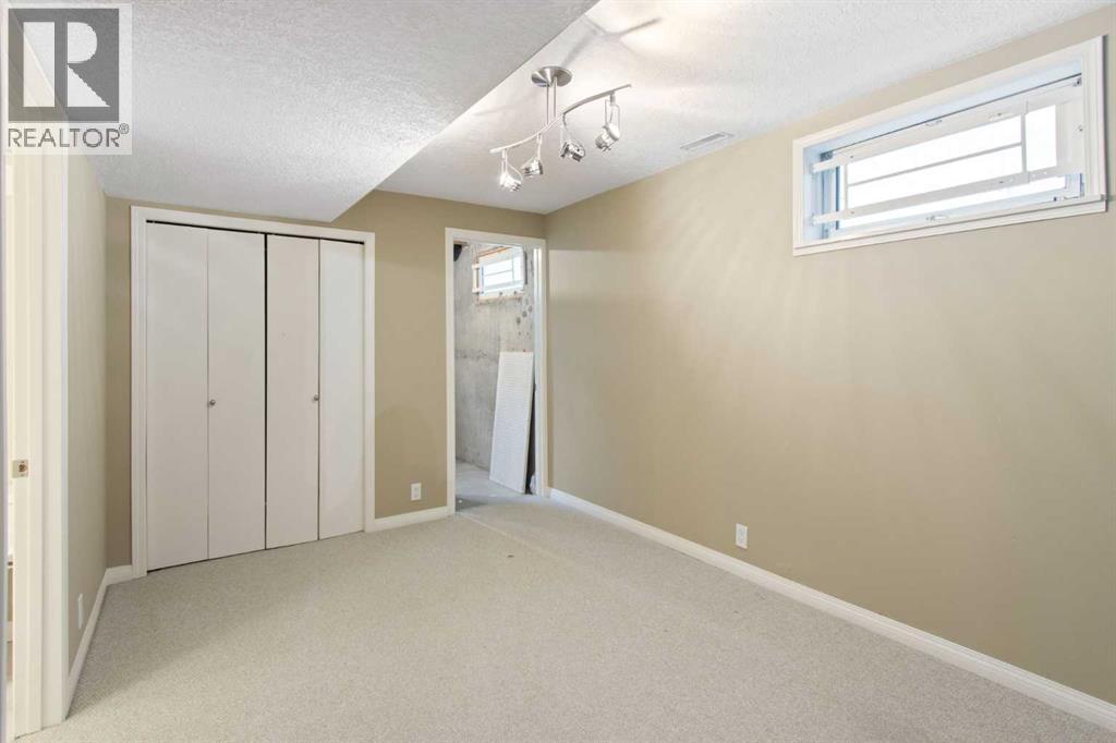 230 11 Avenue NE — photo 40