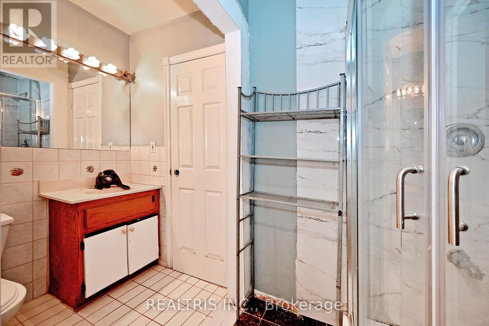 622 THE QUEENSWAY - 14