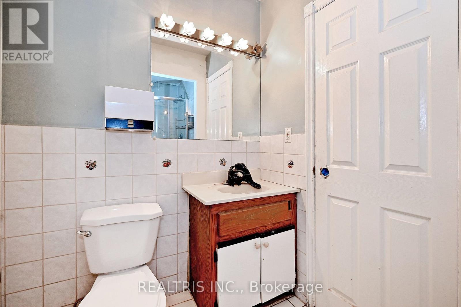 622 THE QUEENSWAY - 15