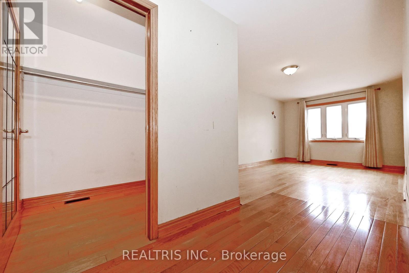 622 THE QUEENSWAY - 19