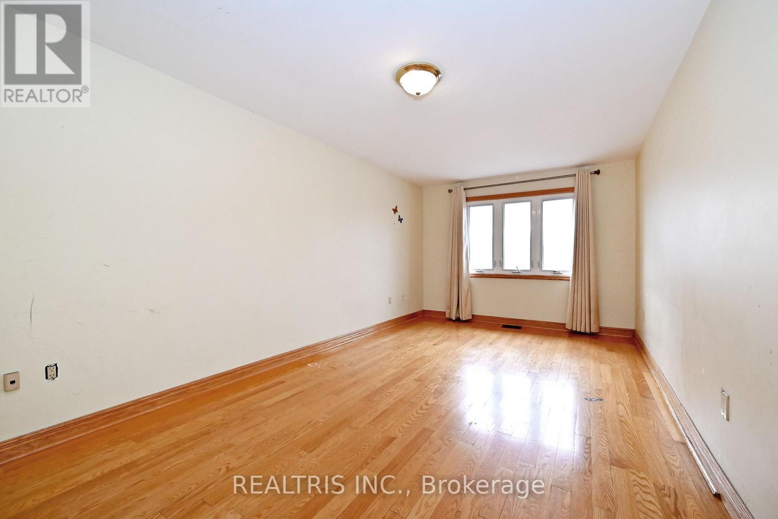 622 THE QUEENSWAY - 20
