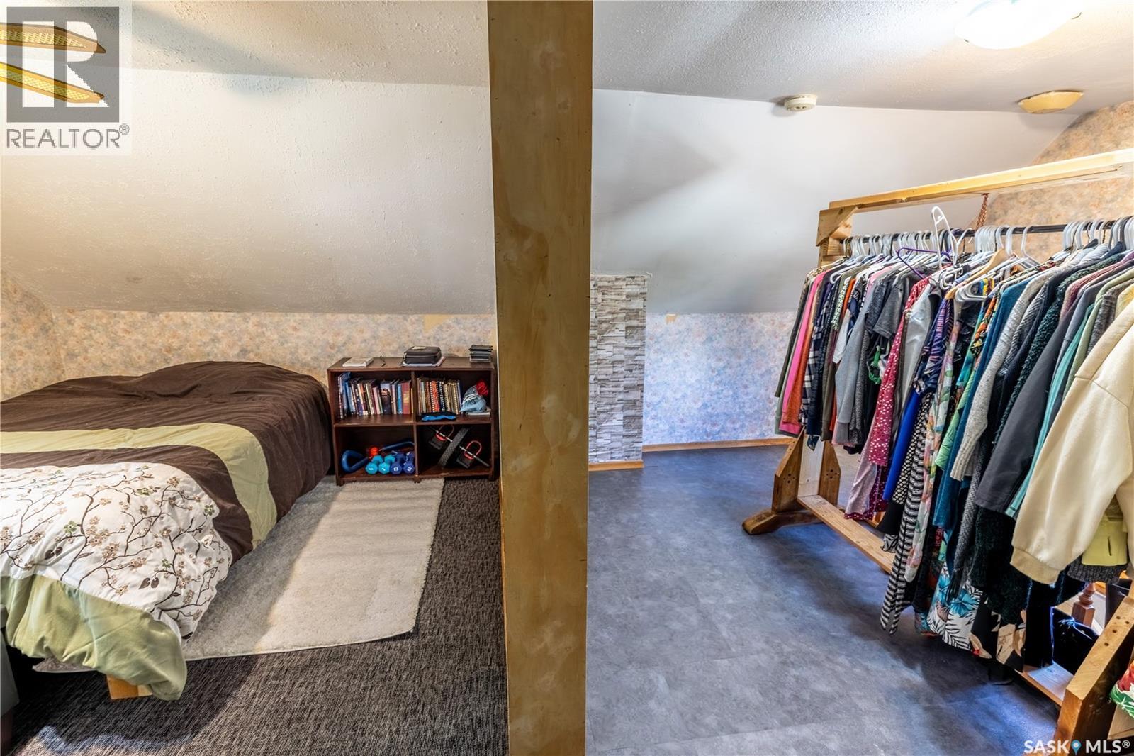 120 Crocus AVENUE - 27