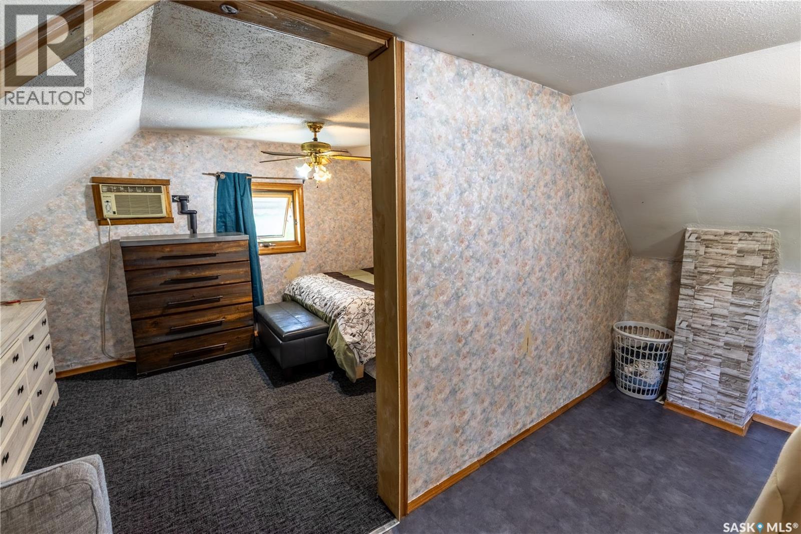120 Crocus AVENUE - 28