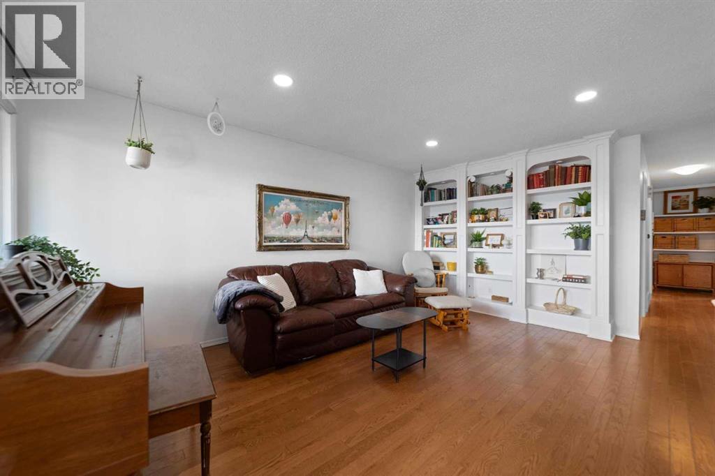 3609 A 66a Street — photo 12