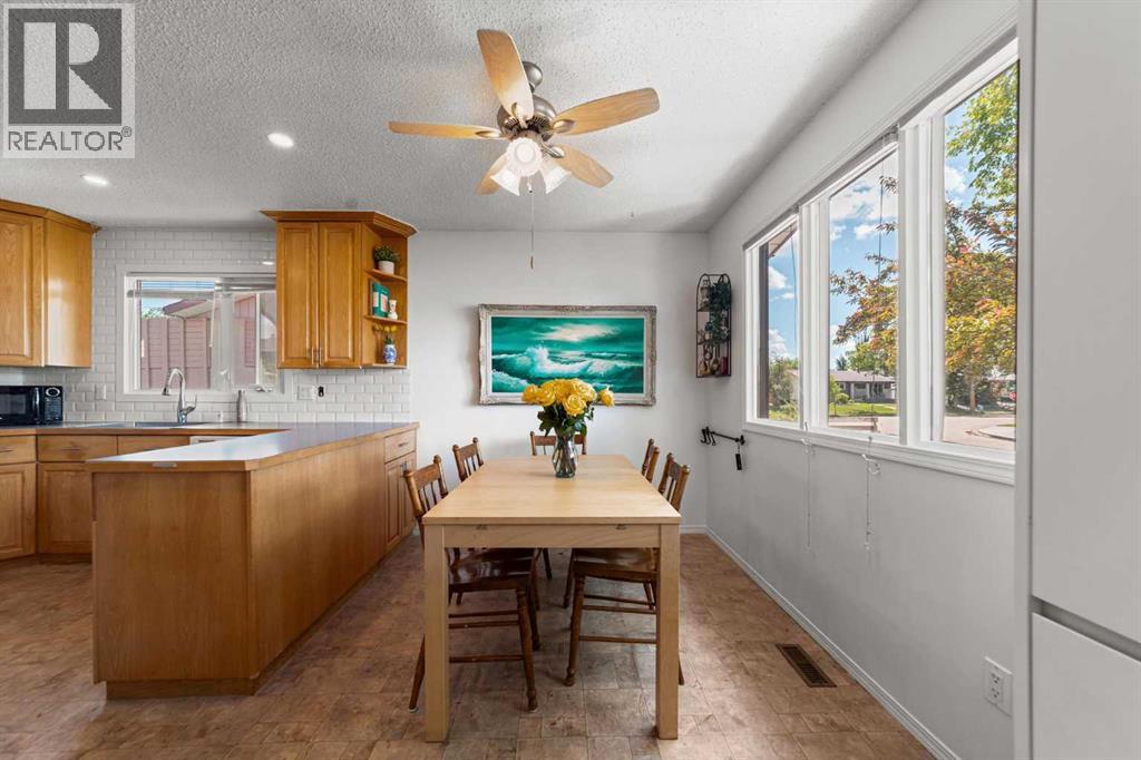 3609 A 66a Street — photo 6