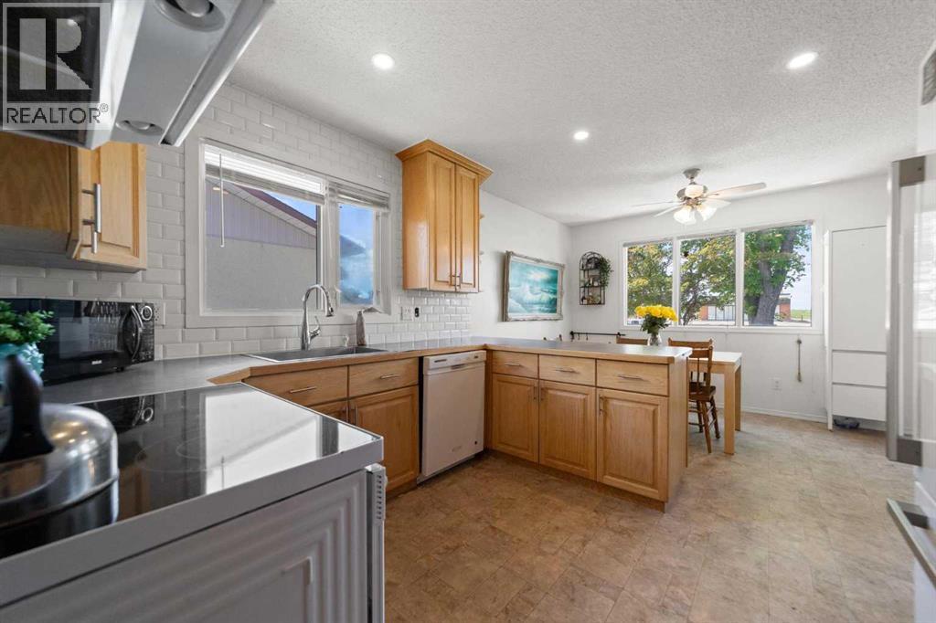 3609 A 66a Street — photo 10