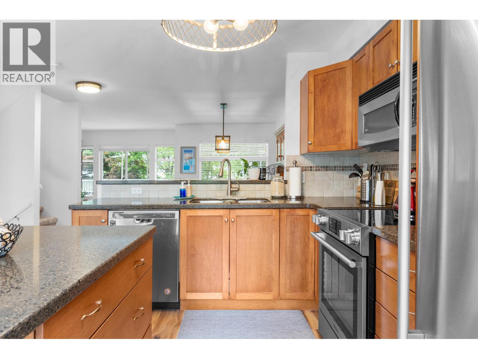 #8 1853 Parkview Crescent - 8