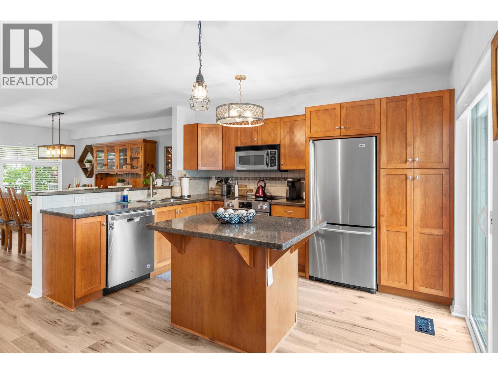#8 1853 Parkview Crescent - 4