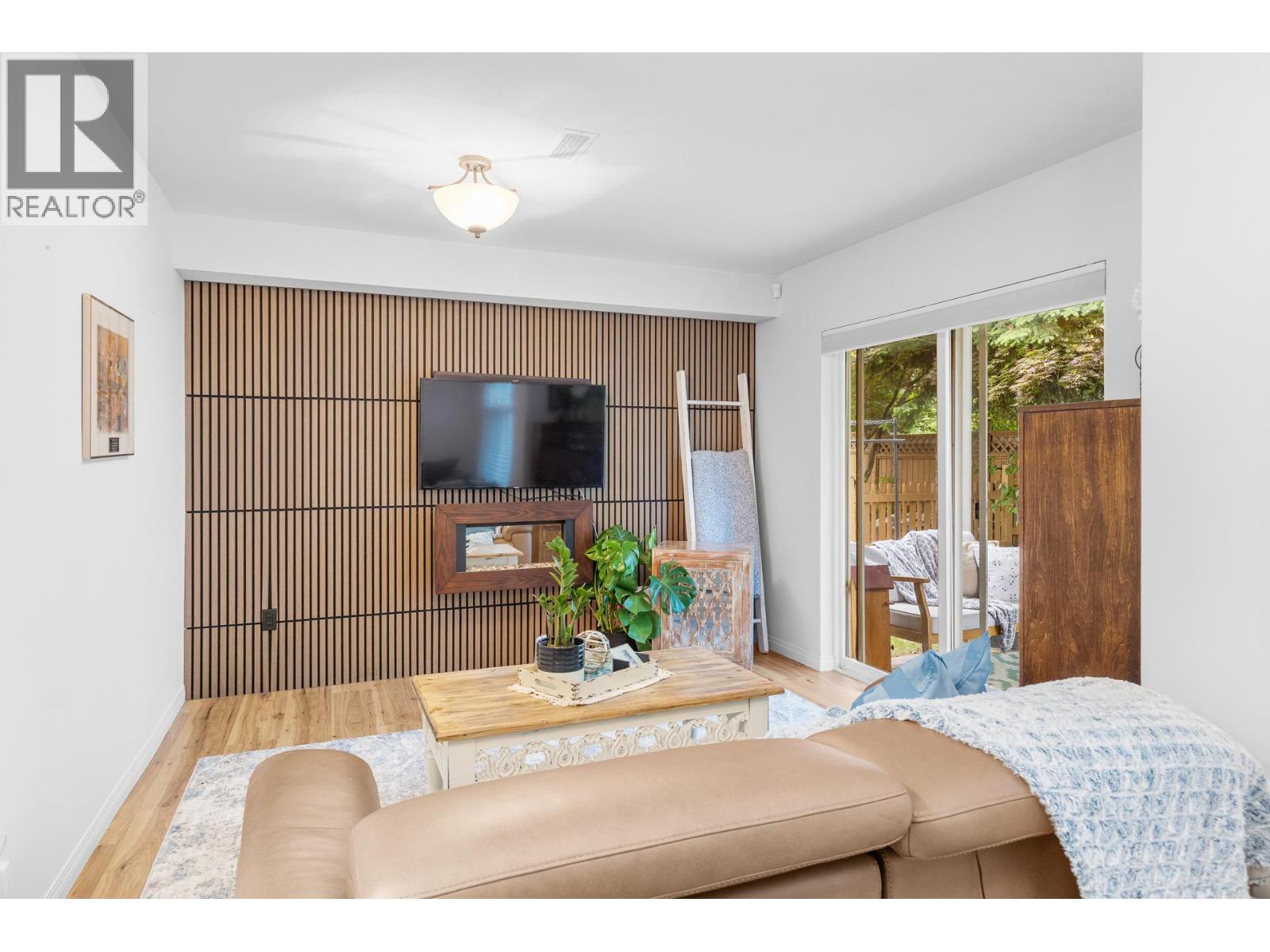 #8 1853 Parkview Crescent - 37