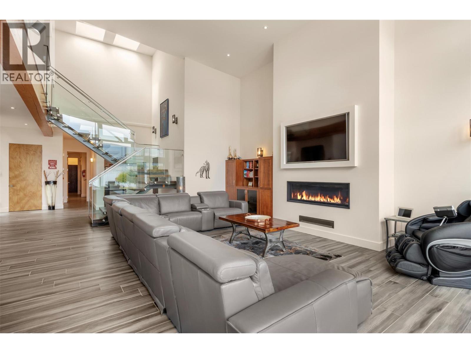 704 Stonor Street, Summerland
