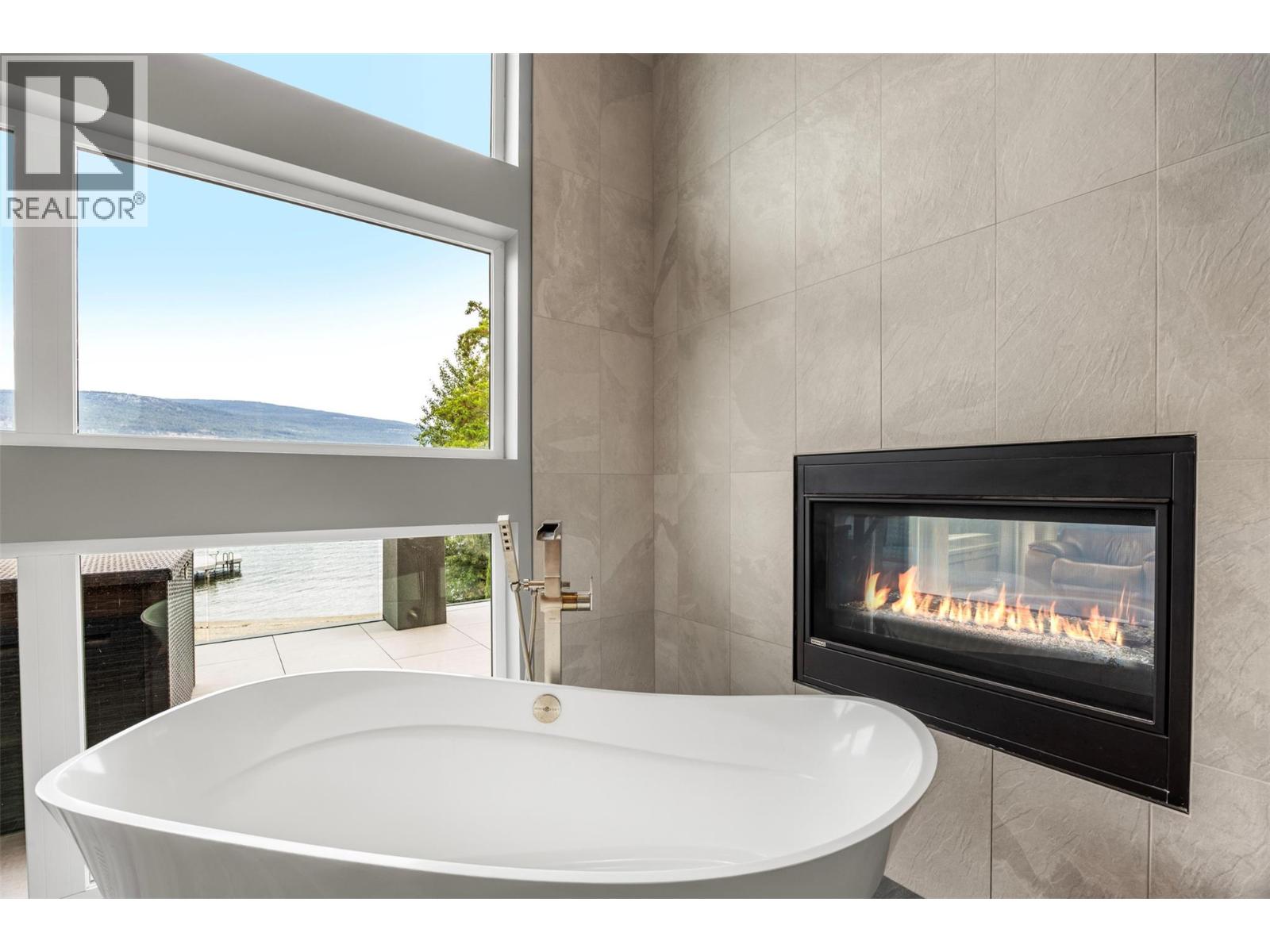 704 Stonor Street, Summerland