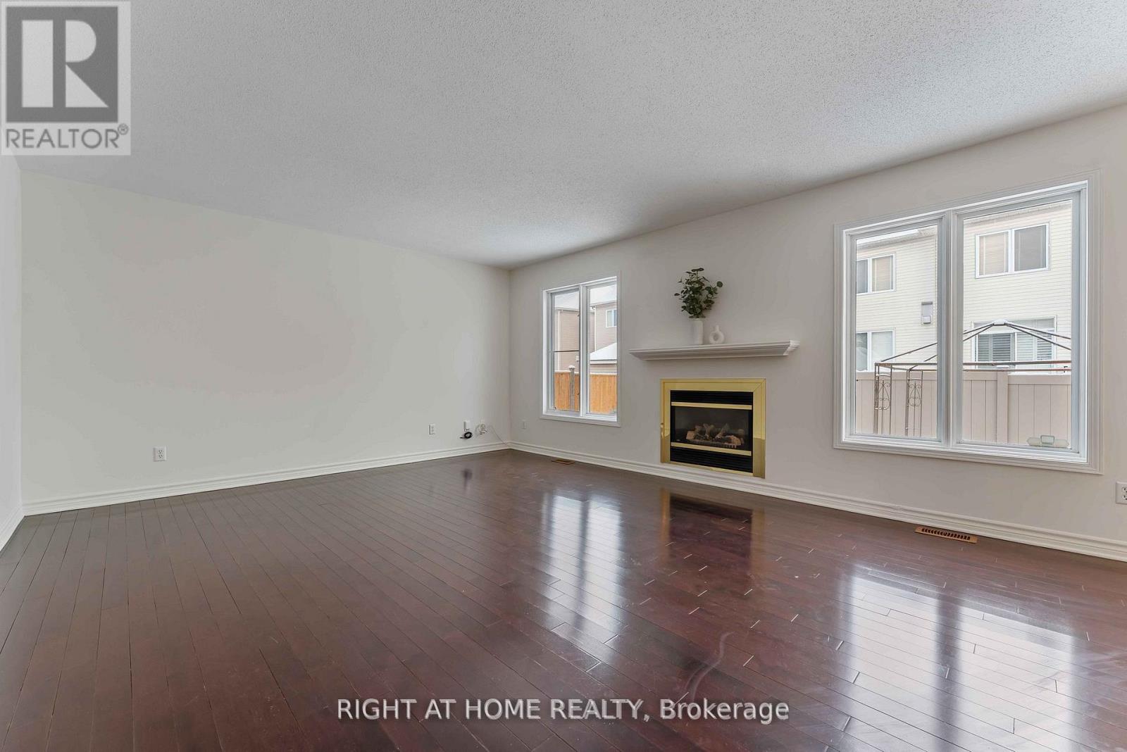 3 Bed, 4 Bath House for Rent in Ottawa – 104 B CRAIG HENRY DRIVE, Ottawa – MLS# X13481174 - Image 9