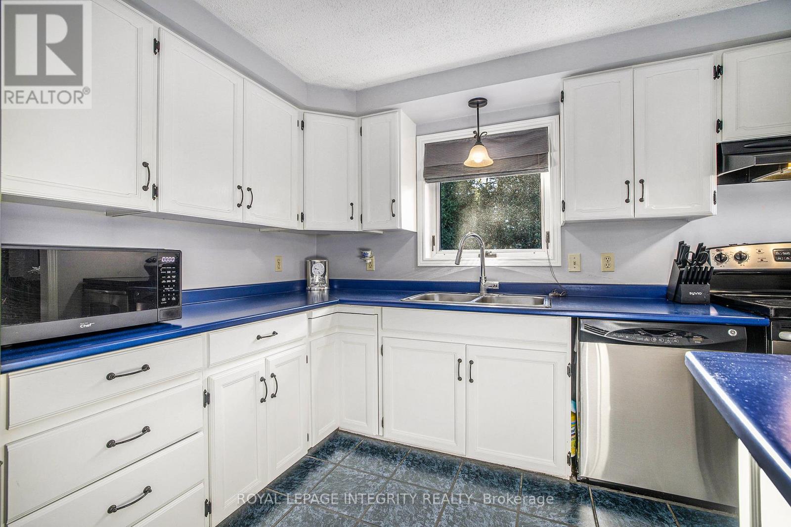24 MATHER STREET - 10