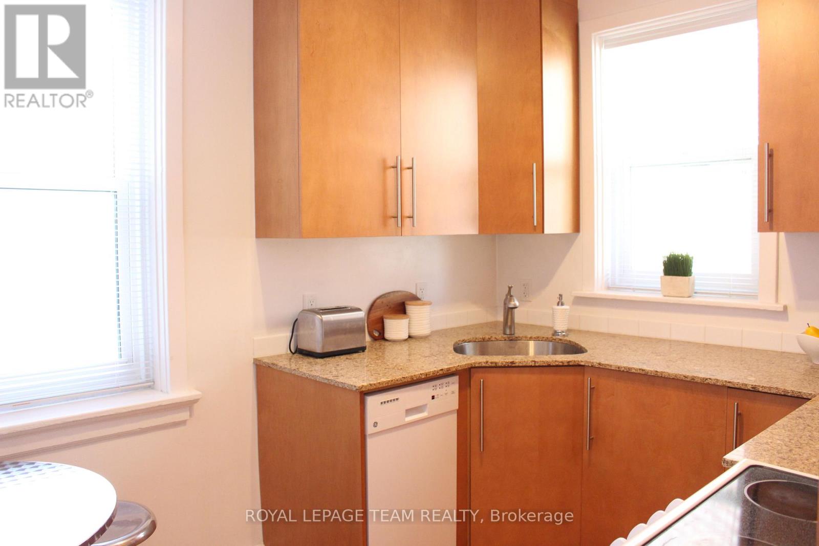 2 Bed, 1 Bath House for Rent in Ottawa – 14 – 612 BANK STREET, Ottawa – MLS# X13481290 - Image 15