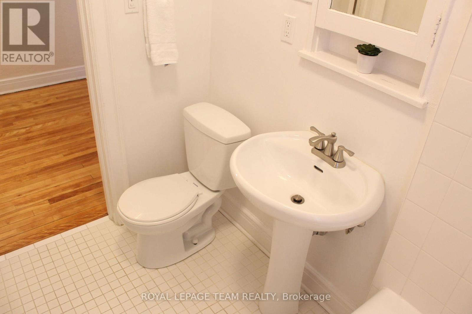 2 Bed, 1 Bath House for Rent in Ottawa – 14 – 612 BANK STREET, Ottawa – MLS# X13481290 - Image 25