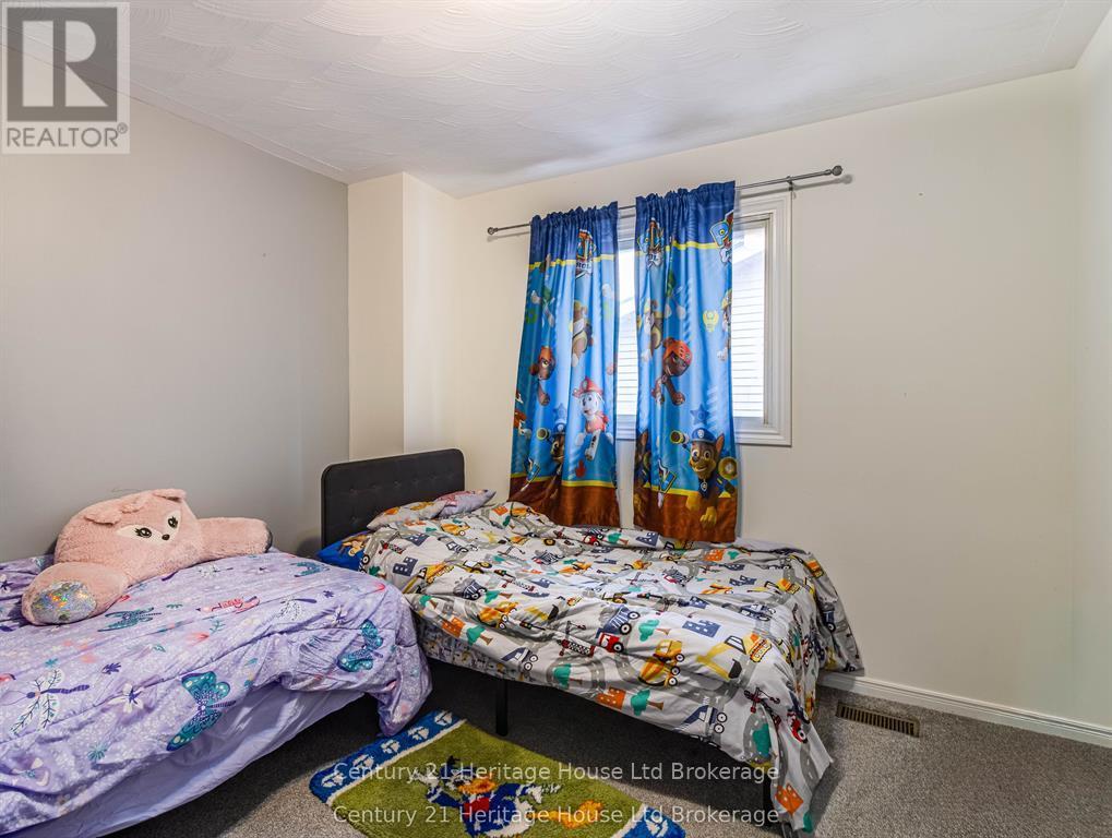8 MOHICAN DRIVE - 14