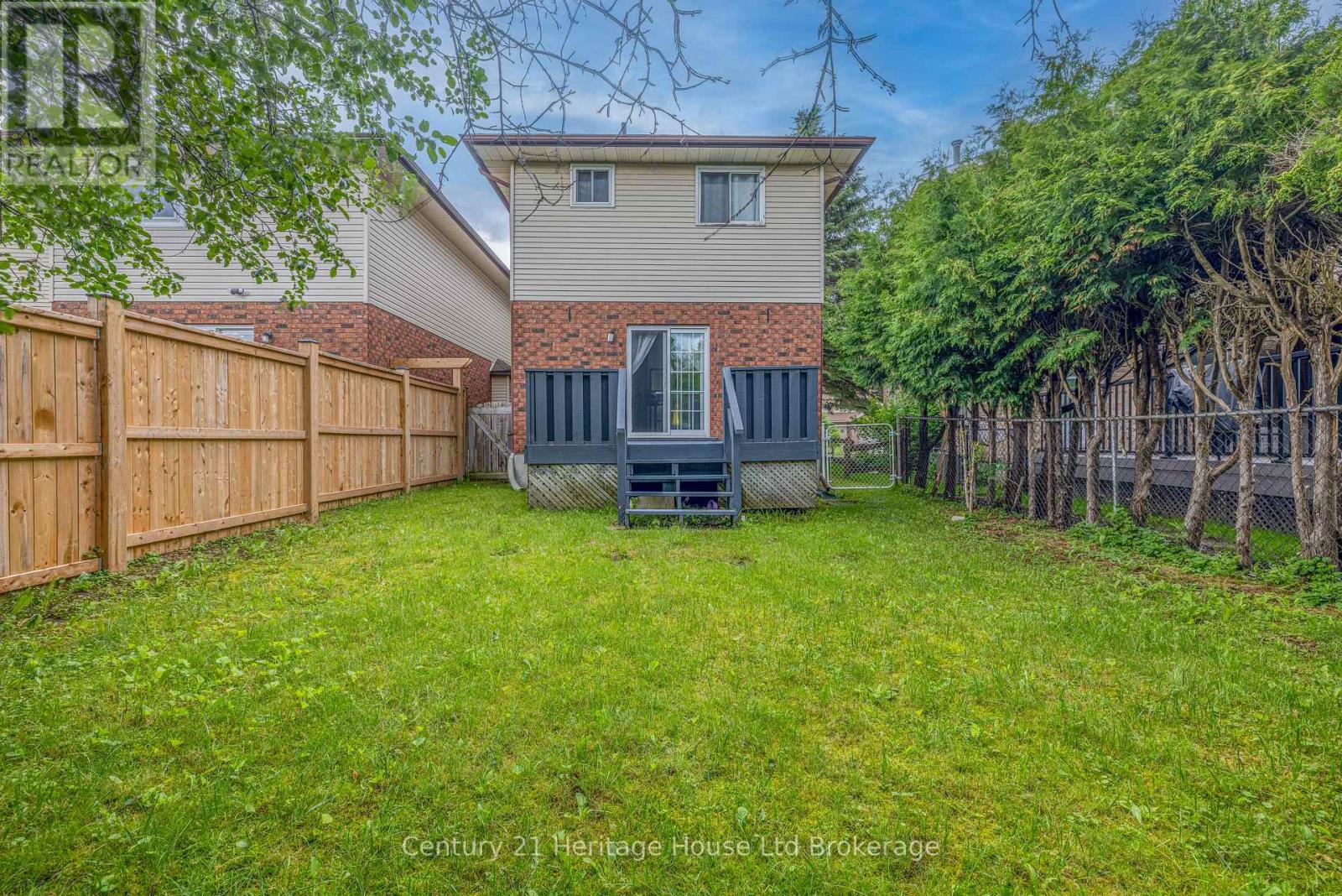 8 MOHICAN DRIVE - 20