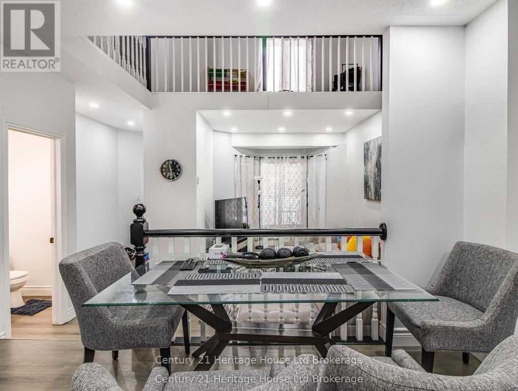 8 MOHICAN DRIVE - 4