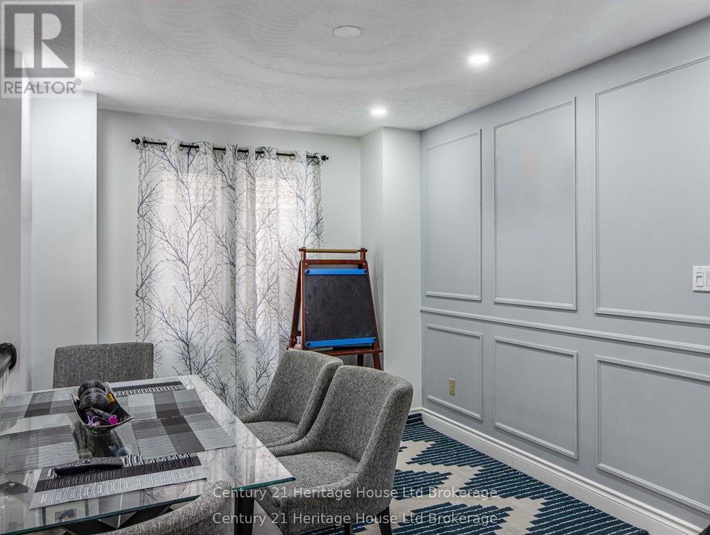 8 MOHICAN DRIVE - 5