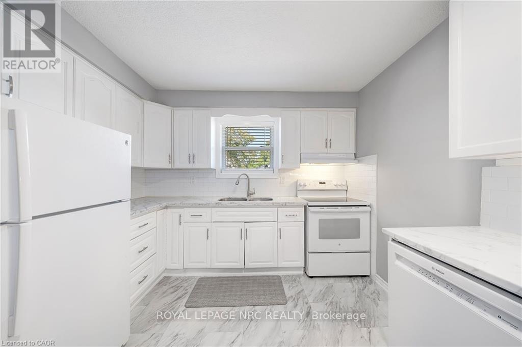 23 BISMARK DRIVE - 12