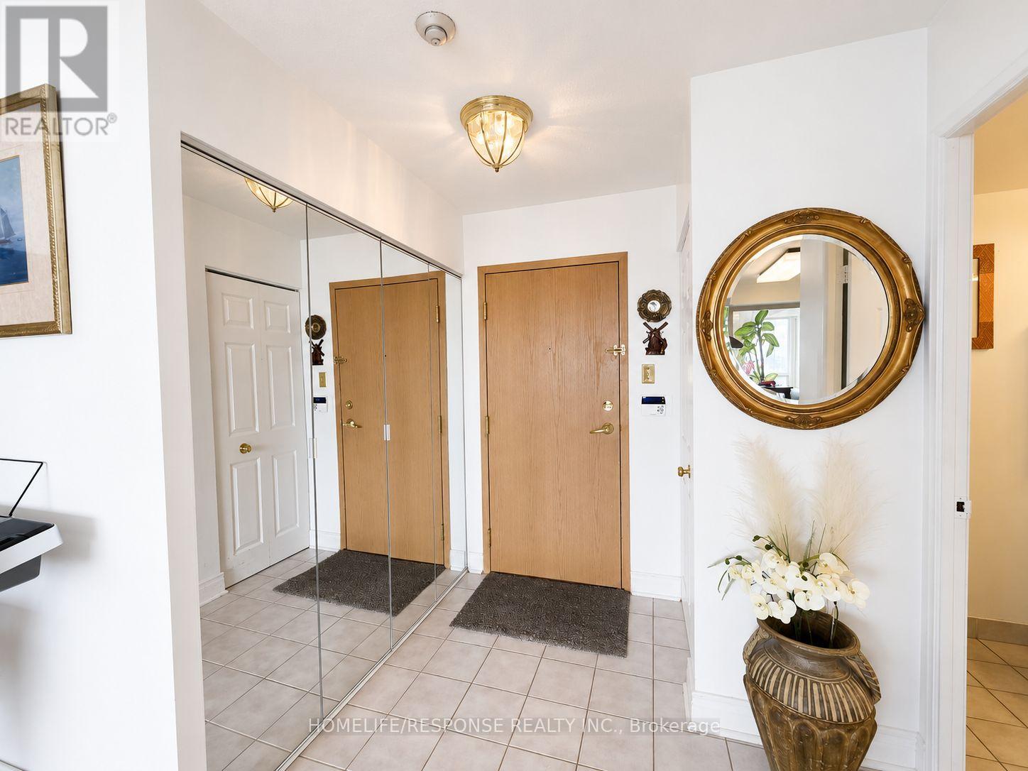 #1601 55 ELM DRIVE W - 5