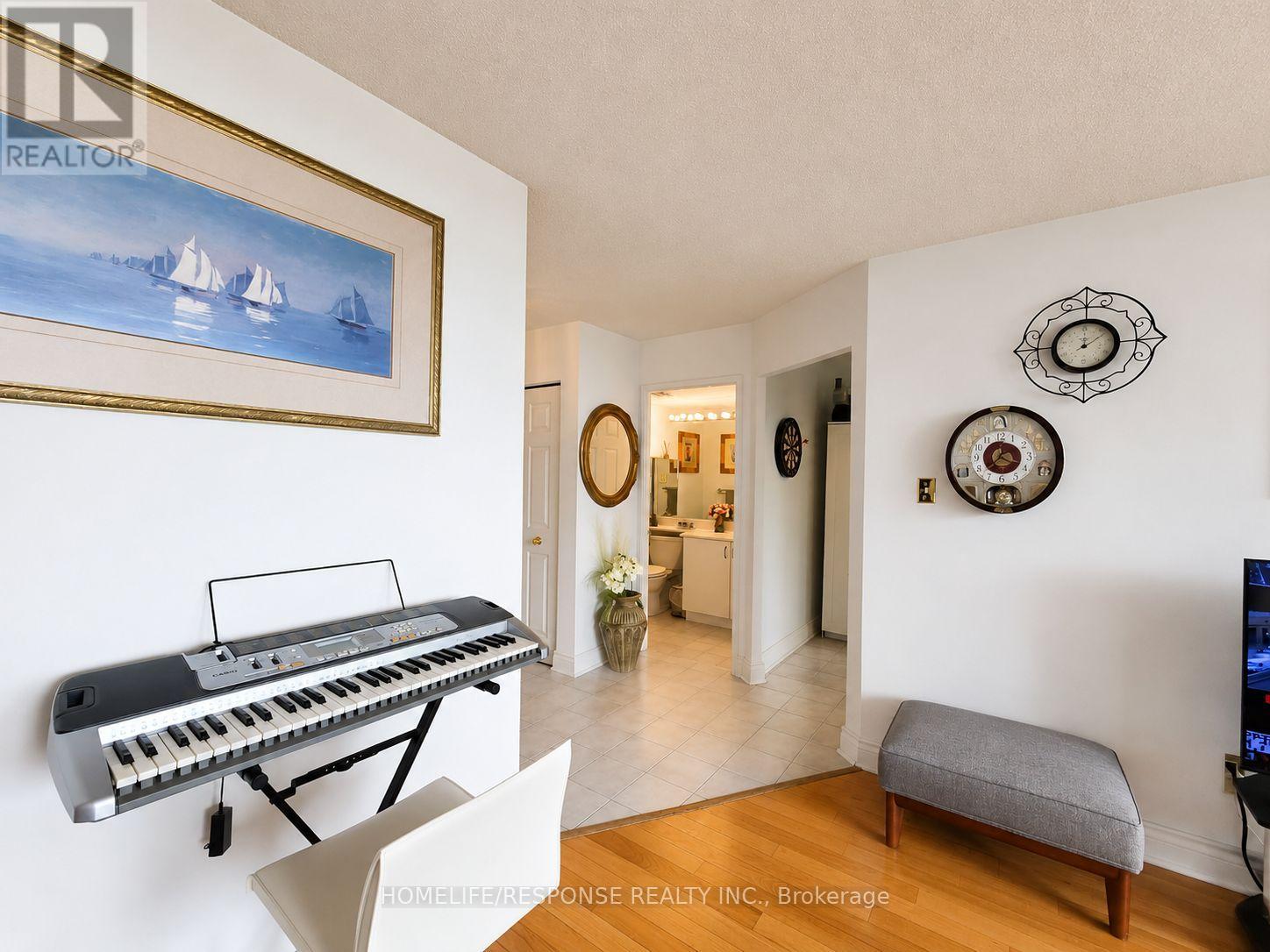 #1601 55 ELM DRIVE W - 6