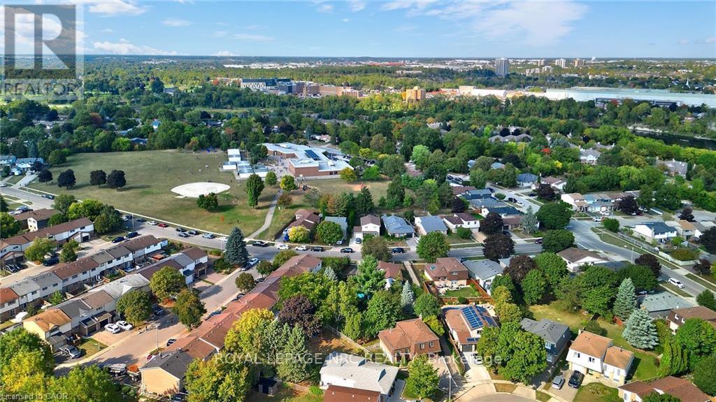 23 BISMARK DRIVE - 18