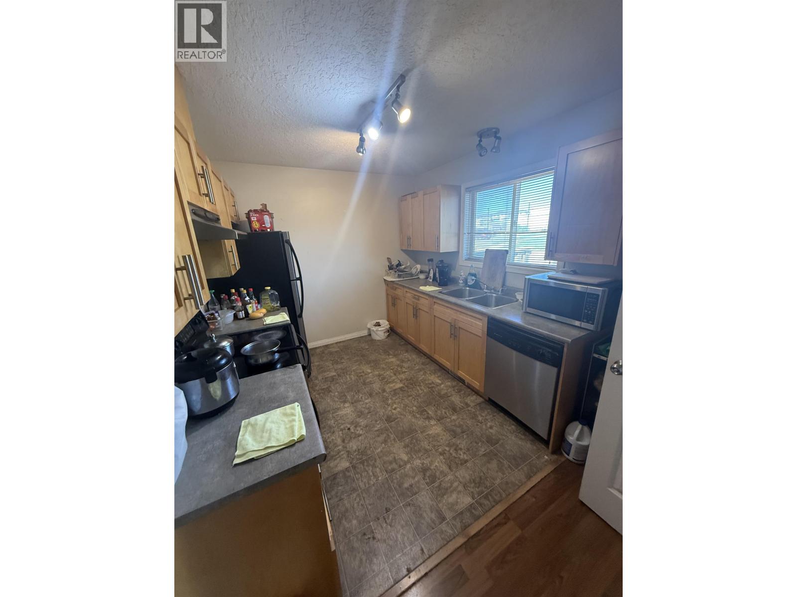 10203 98 AVENUE - 5