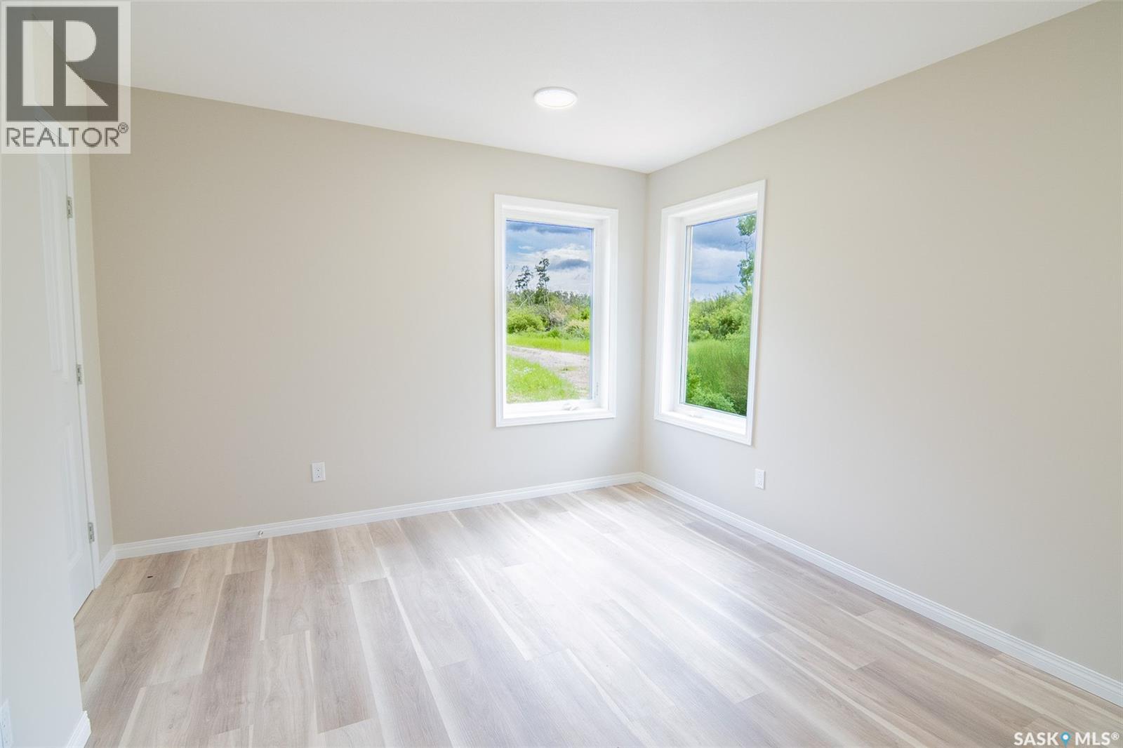 304 Railway AVENUE - 21
