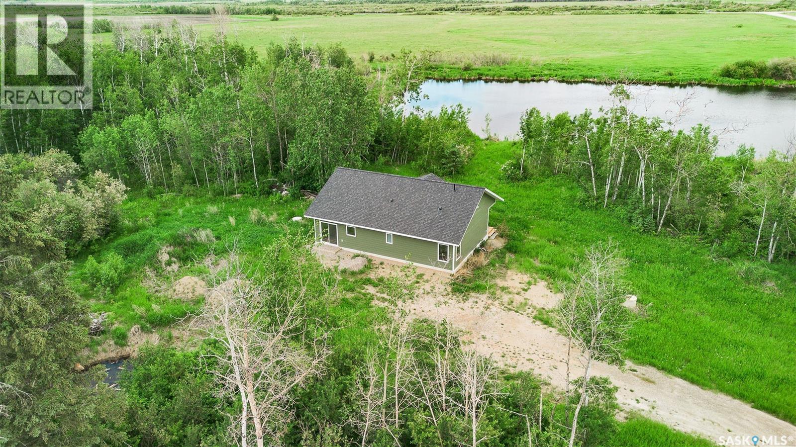 304 Railway AVENUE - 2