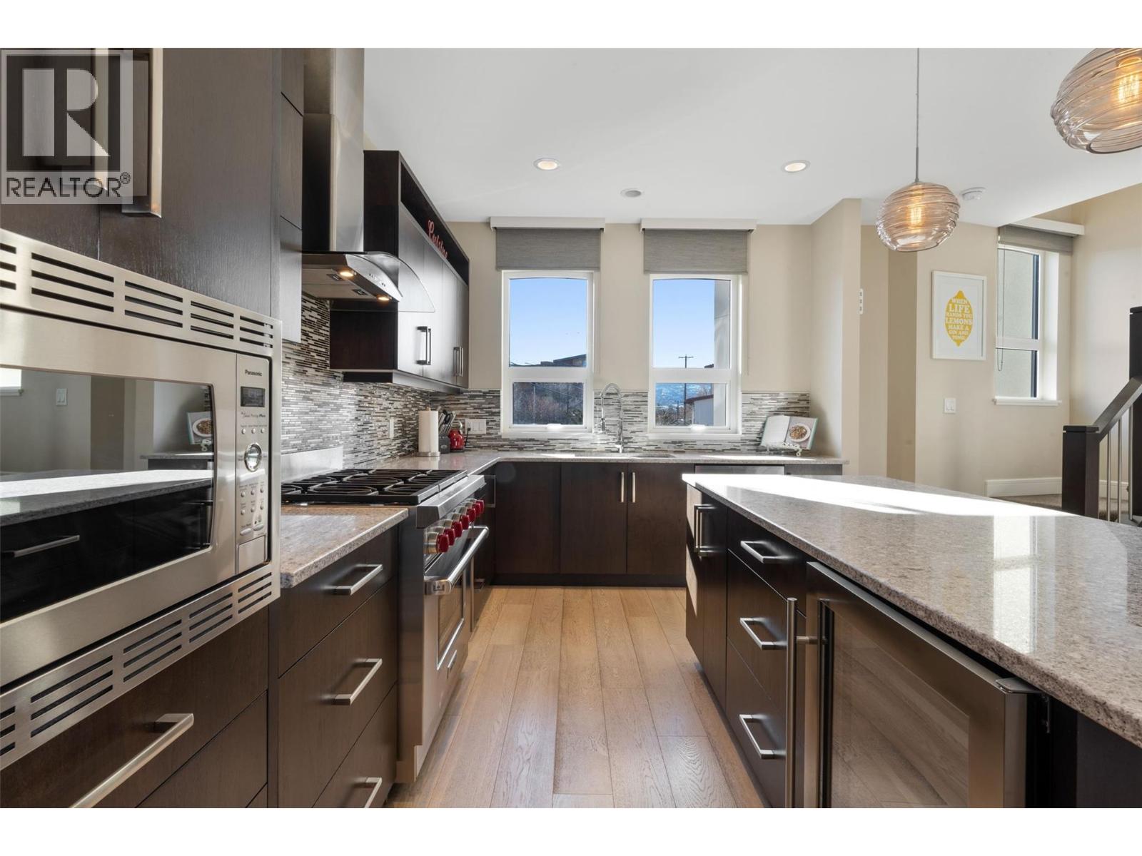 #18 3756 Lakeshore Road - 3