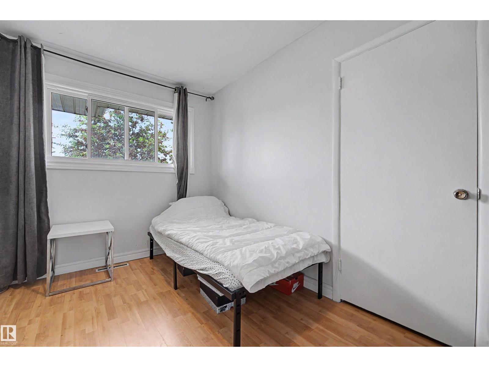 12707 87 ST NW - 15
