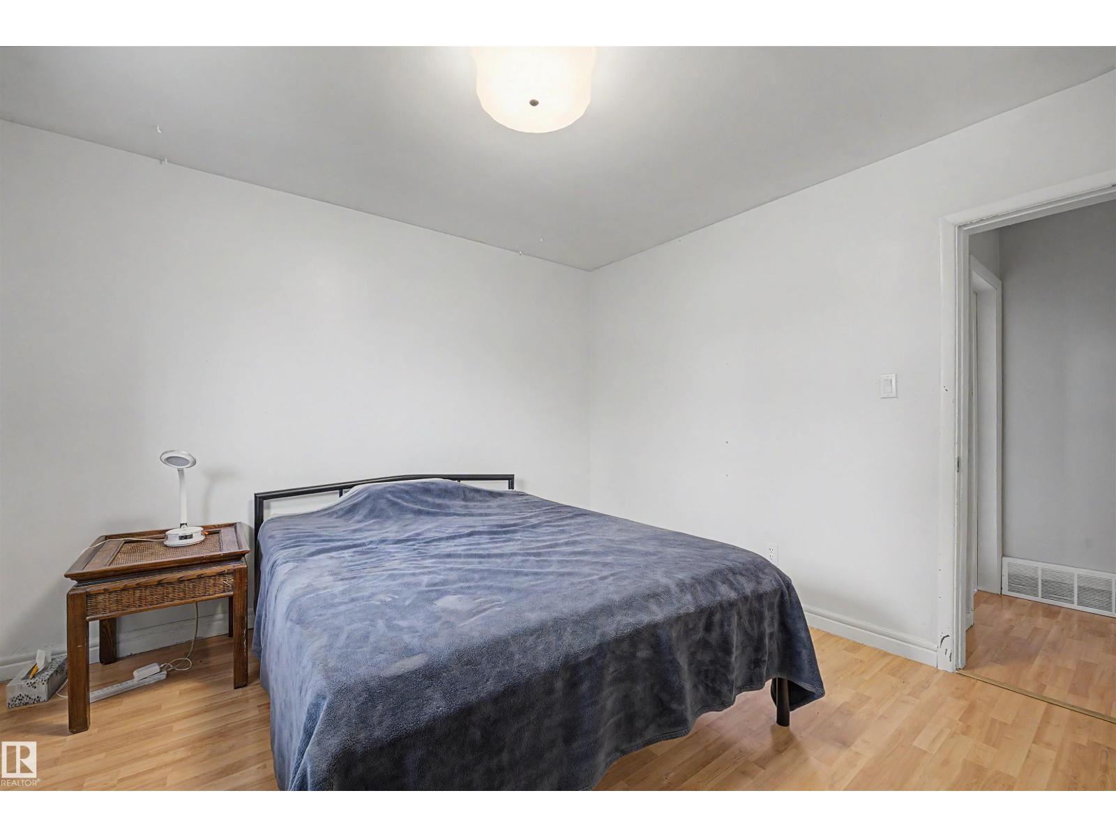 12707 87 ST NW - 19