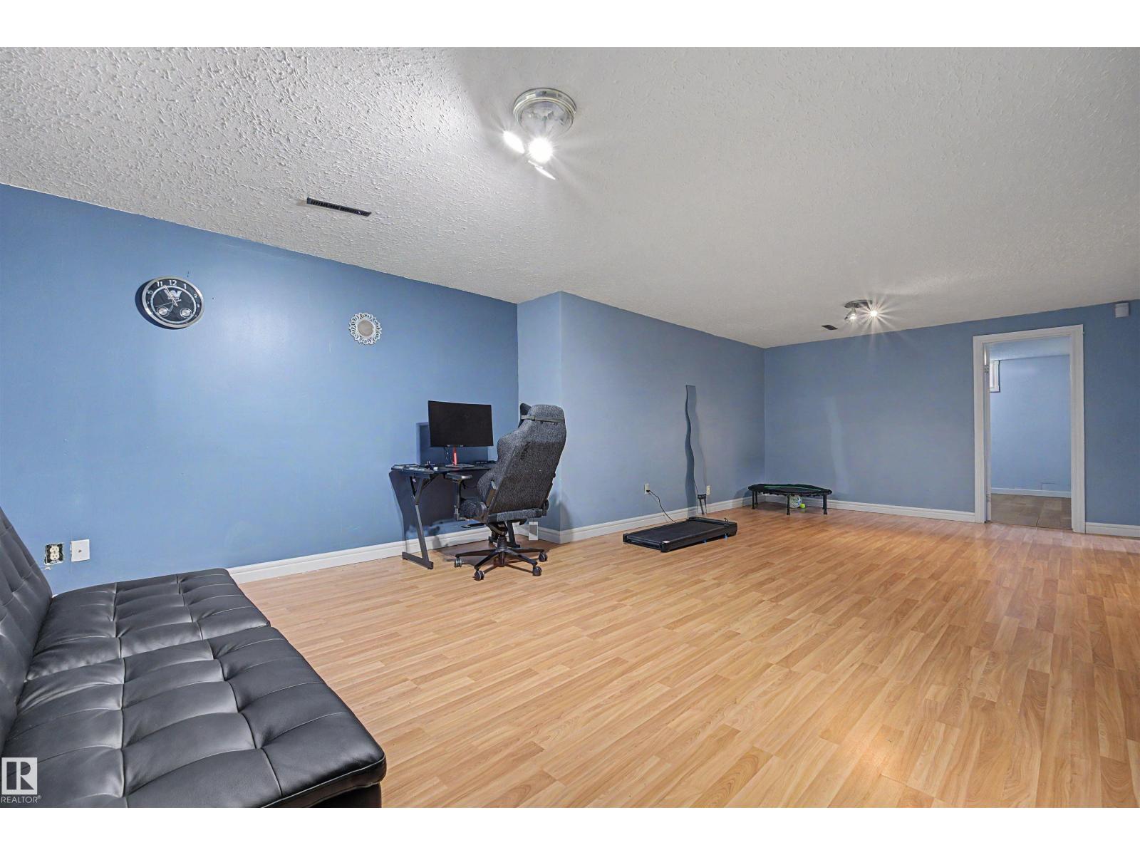12707 87 ST NW - 31