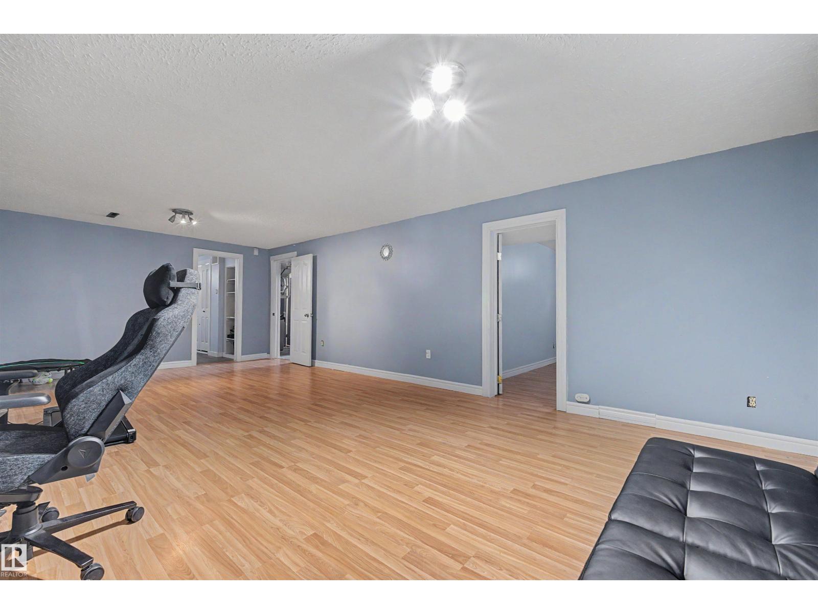 12707 87 ST NW - 32