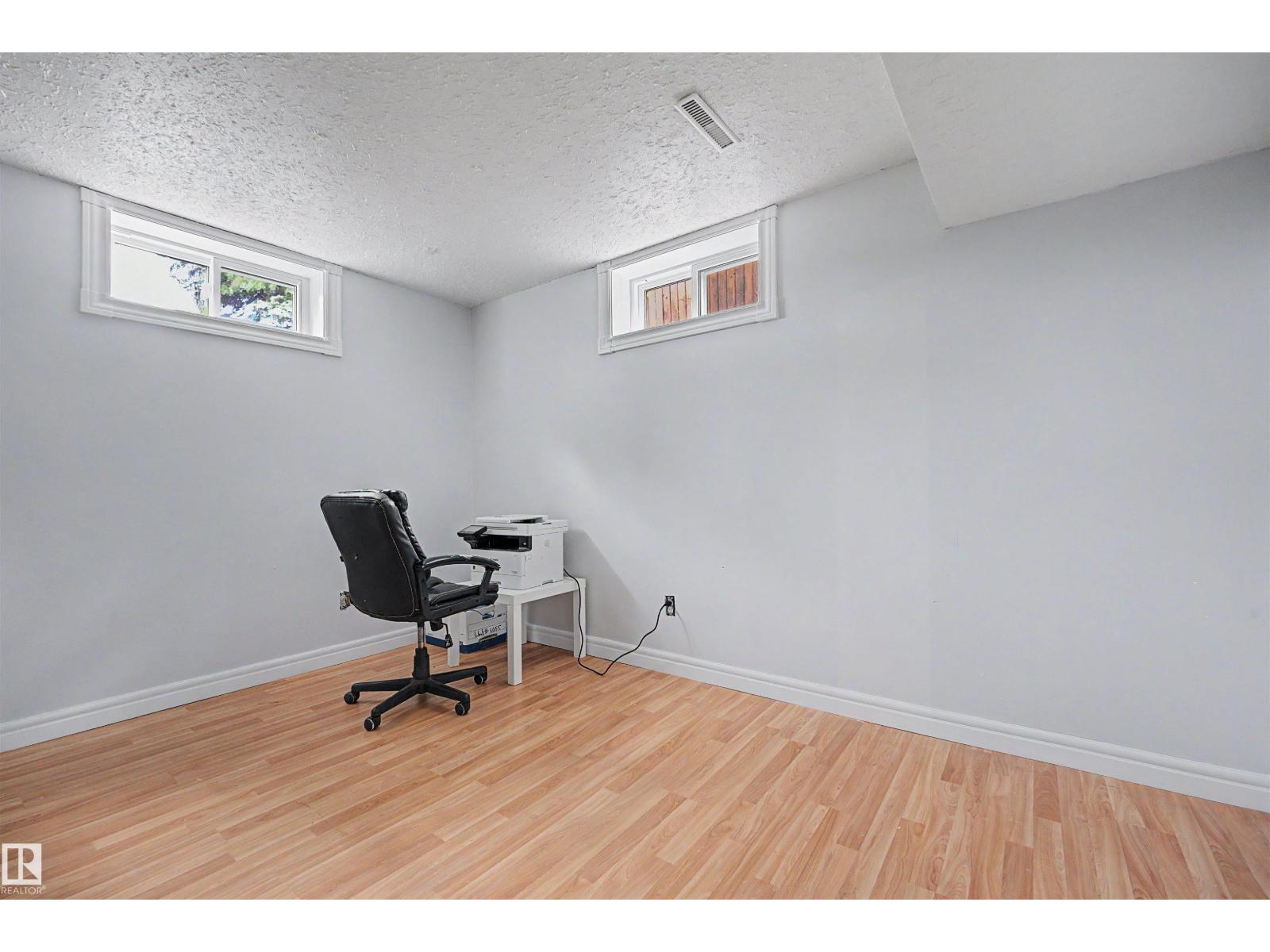 12707 87 ST NW - 33
