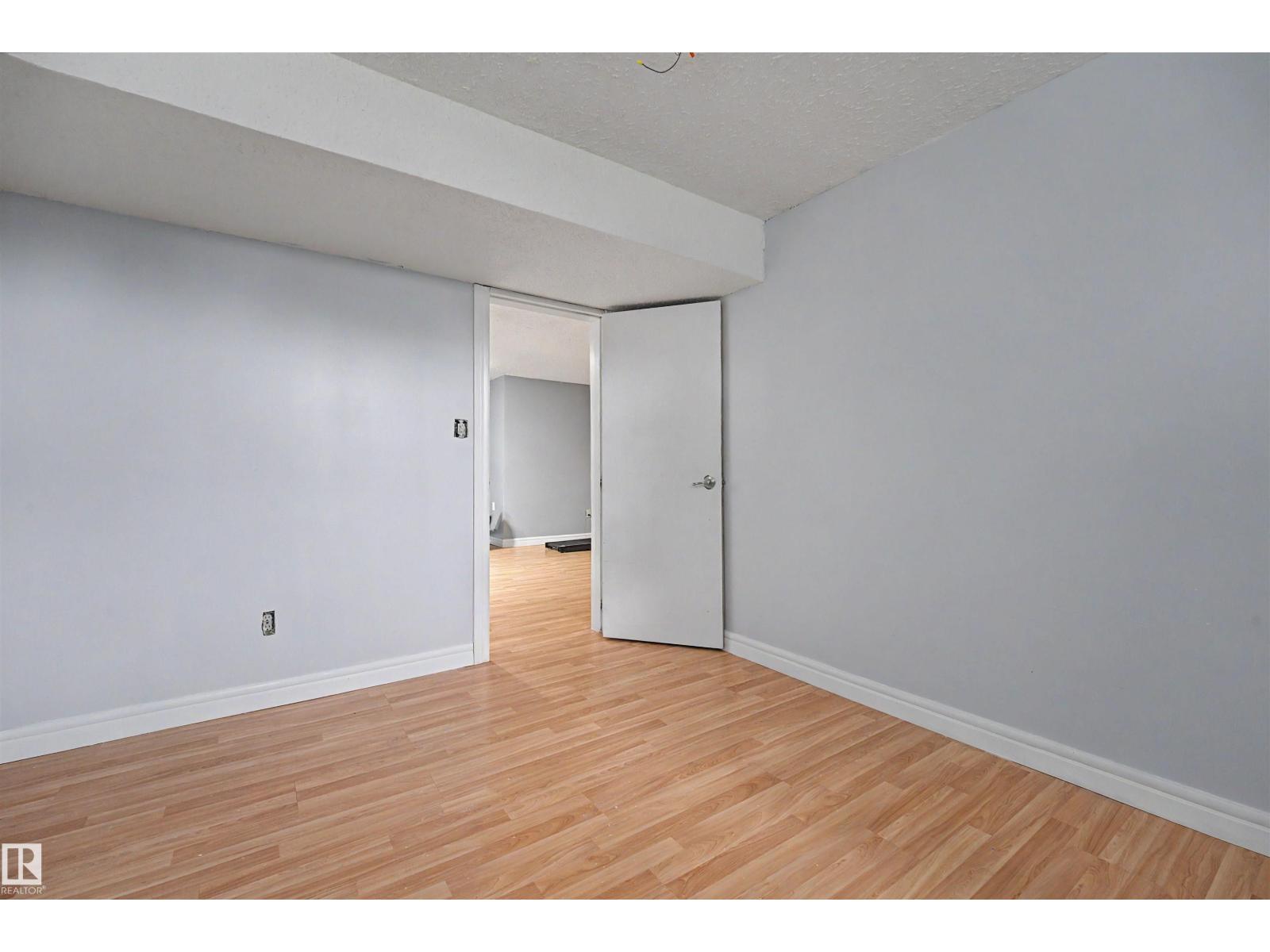 12707 87 ST NW - 35