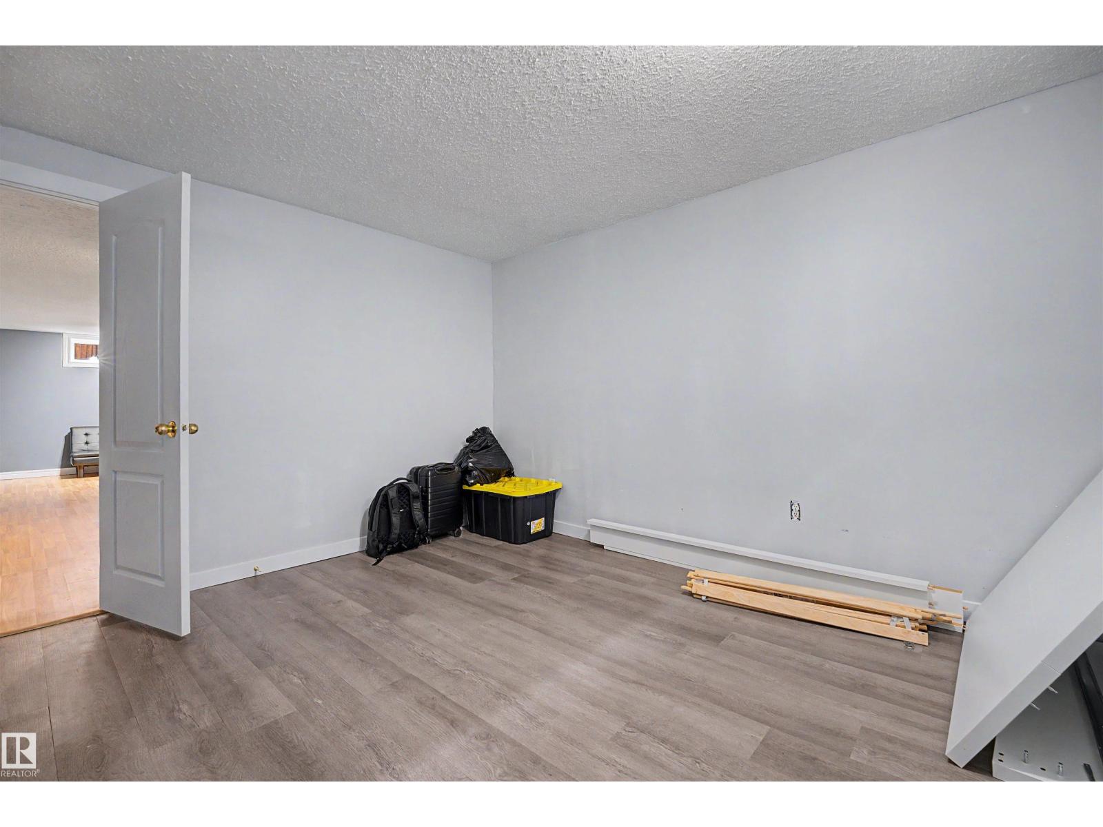 12707 87 ST NW - 37